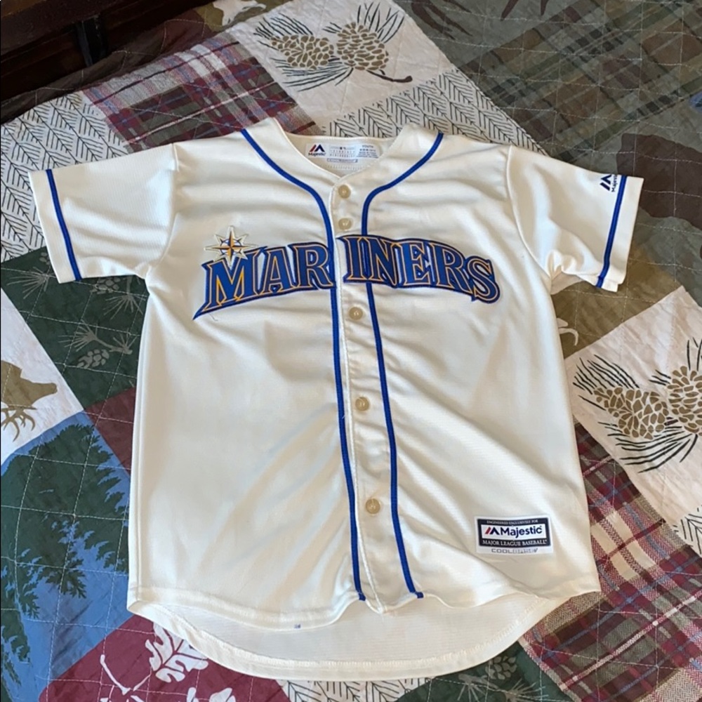 Major League Baseball Mariners jersey.